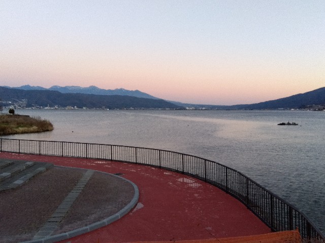 諏訪湖の遊歩道