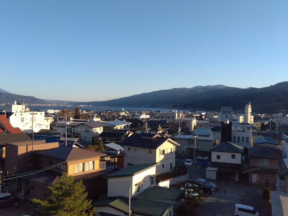 夜、ホテルからの諏訪湖