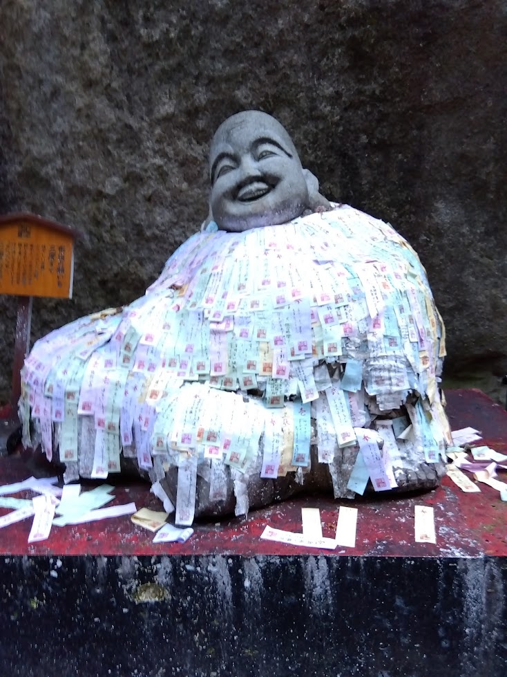 布袋の顔も三度までと