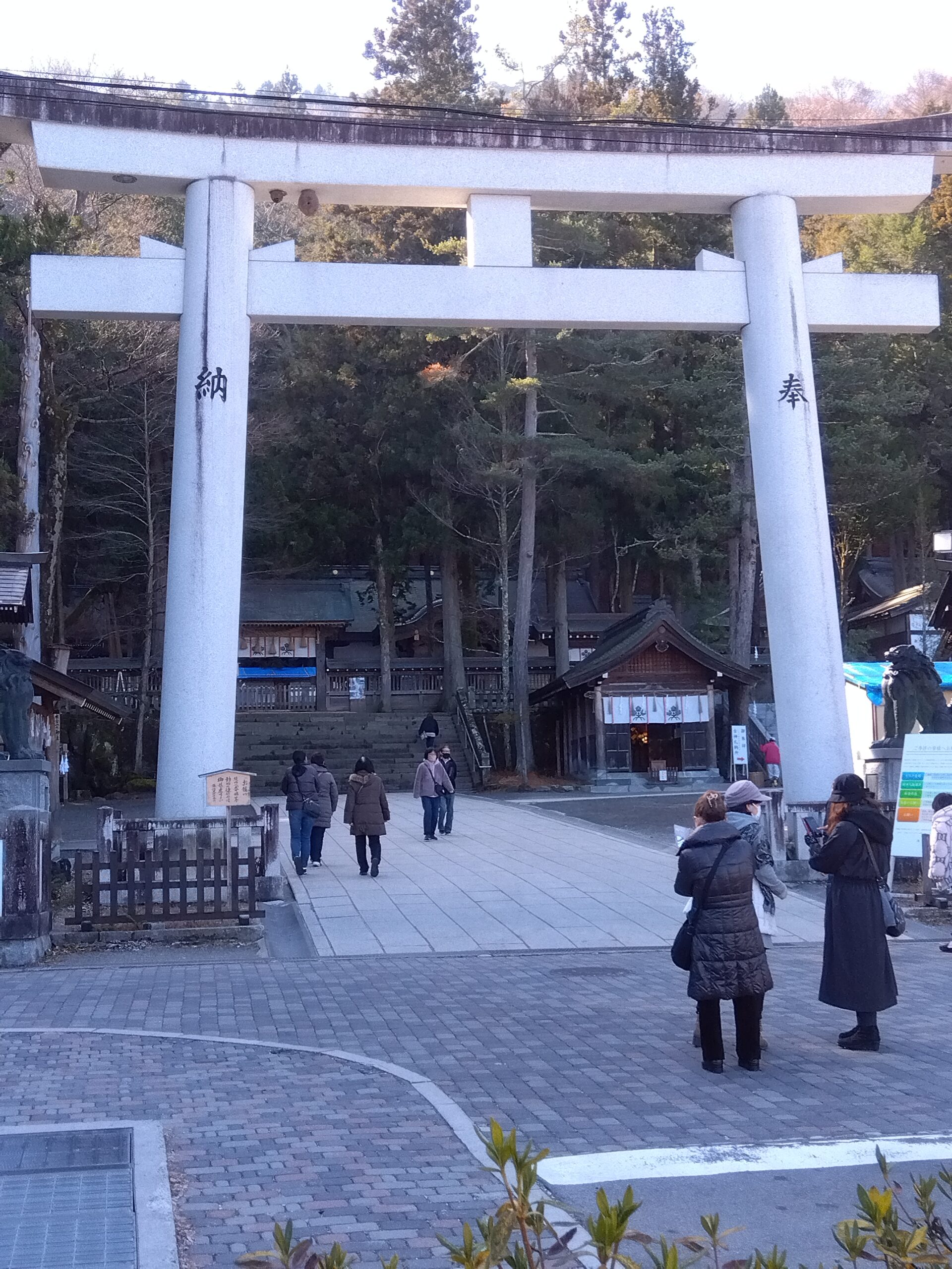諏訪大社本宮の鳥居